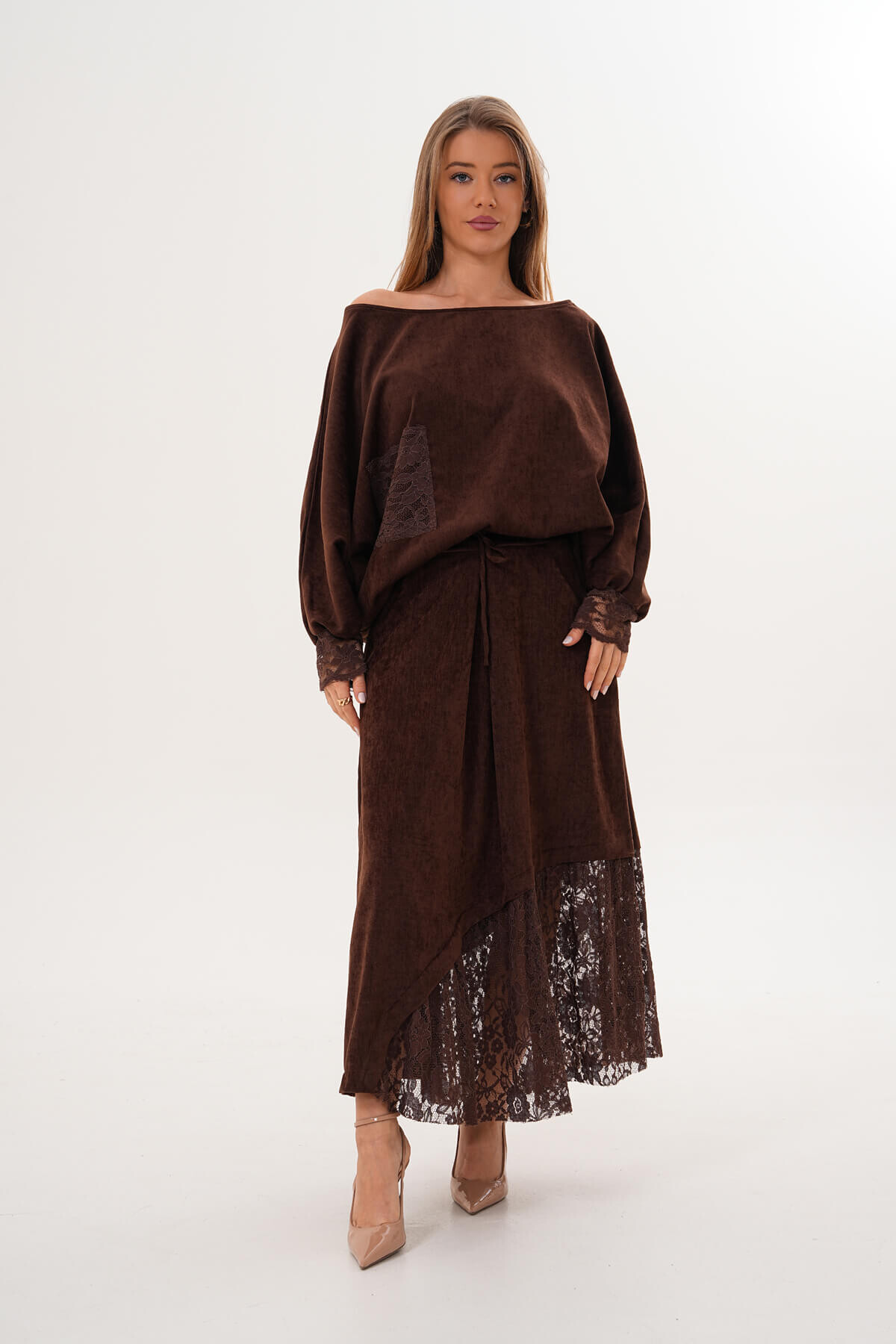 Dantel Katmanların Yükselişi: Romantik Zarafet Yeniden Moda